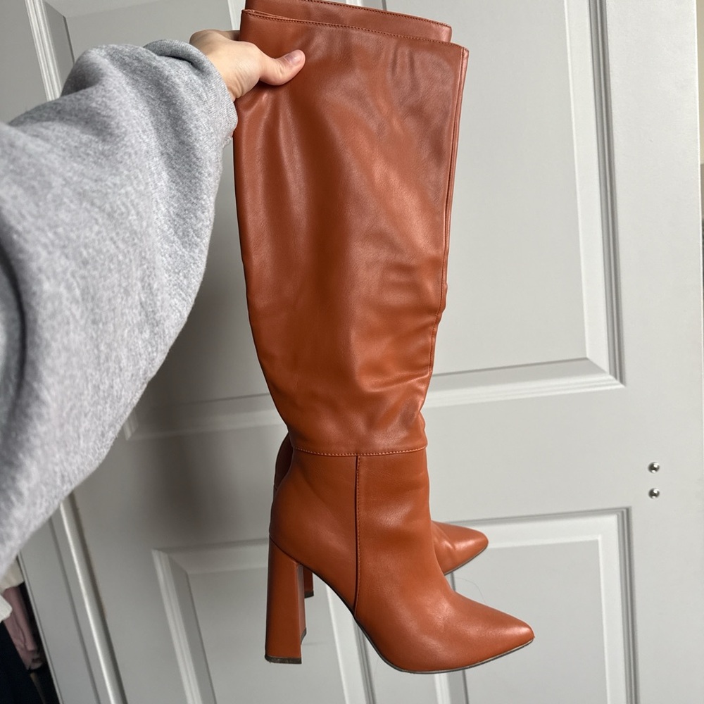 Elegant Tan Heeled Boots